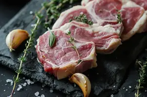 Porc crémeux à la moutarde et échalotes parfumées au thym