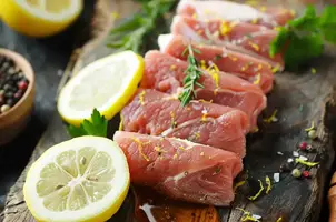 Porc au cumin et miel, éclats de citron et coriandre fraîche