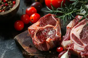 Agneau aux saveurs méditerranéennes : paprika, ail, olives et tomates cerises