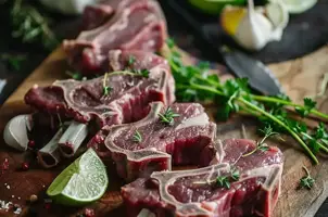 Agneau épicé au cumin et citron vert, parfumé à l'ail et à la coriandre