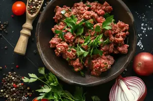 Agneau haché aux épices berbères et tomates fraîches