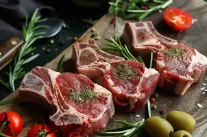 Agneau épicé aux tomates et olives vertes