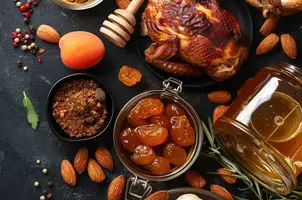 Dinde aux épices ras el hanout, miel et fruits secs croquants