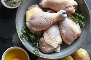 Poulet miel-moutarde et pommes de terre au thym