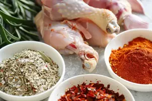 Poulet aux saveurs sénégalaises et oignons caramélisés