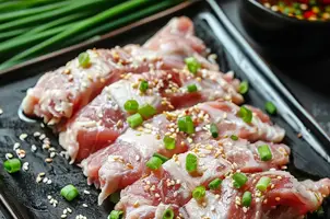 Lapin mijoté à la sauce soja, gingembre et oignons verts