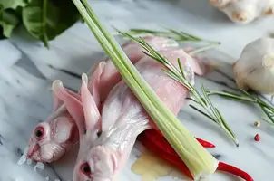 Lapin à la sauce soja, citronnelle et gingembre caramélisé au miel