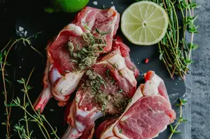 Lapin exotique au lait de coco et piment de la Jamaïque