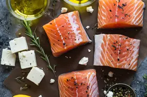 Saumon en croûte de feta à l'origan et citron