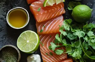Saumon mariné au citron vert, coriandre et ail, grillé à l'huile d'olive