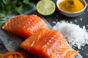 Saumon exotique au lait de coco et curry, parfumé au citron vert et coriandre