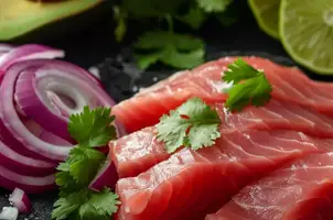 Délice de thon au citron vert, coriandre et avocat