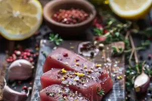 Thon épicé au peri-peri, citron et ail à l'huile d'olive