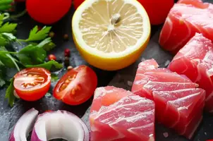Délice de thon aux oignons, tomates et piment citronné
