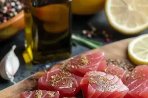 Délice de thon au citron et zaatar à l'huile d'olive et ail