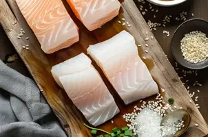 Morue en marinade asiatique à l'ail et au gingembre